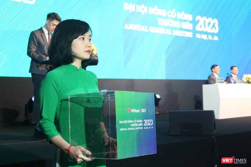 AGM 2023 của VPBank: Tham gia tái cơ cấu TCTD yếu kém, tự tin mục tiêu lợi nhuận tỉ USD ảnh 22