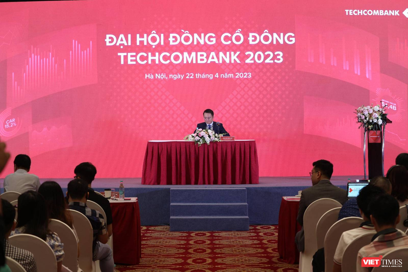 Ông Hồ Hùng Anh - Chủ tịch HĐQT Techcombank - làm chủ tọa đại hội Ông Hồ Hùng Anh - Chủ tịch HĐQT Techcombank - làm chủ tọa đại hội