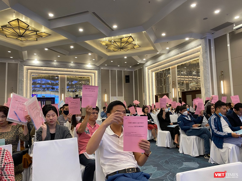 Các cổ đông biểu quyết thông qua chương trình, quy chế đại hội Các cổ đông biểu quyết thông qua chương trình, quy chế đại hội