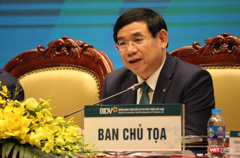 Ông Phan Đức Tú - Chủ tịch HĐQT BIDV - trao đổi với cổ đông Ông Phan Đức Tú - Chủ tịch HĐQT BIDV - trao đổi với cổ đông