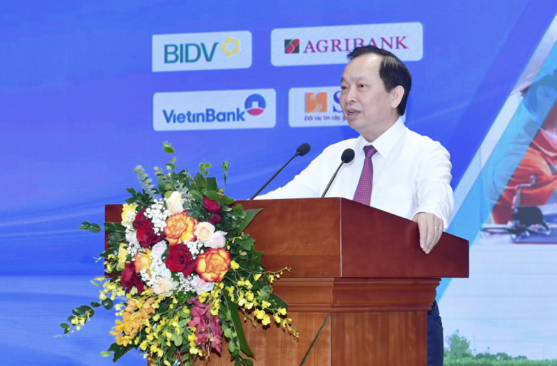 Phó Thống đốc NHNN Đào Minh Tú phát biểu tại Hội thảo “Tăng khả năng hấp thụ vốn cho doanh nghiệp” hôm 21/7 (Ảnh: SBV) Dao Minh Tu 2.png