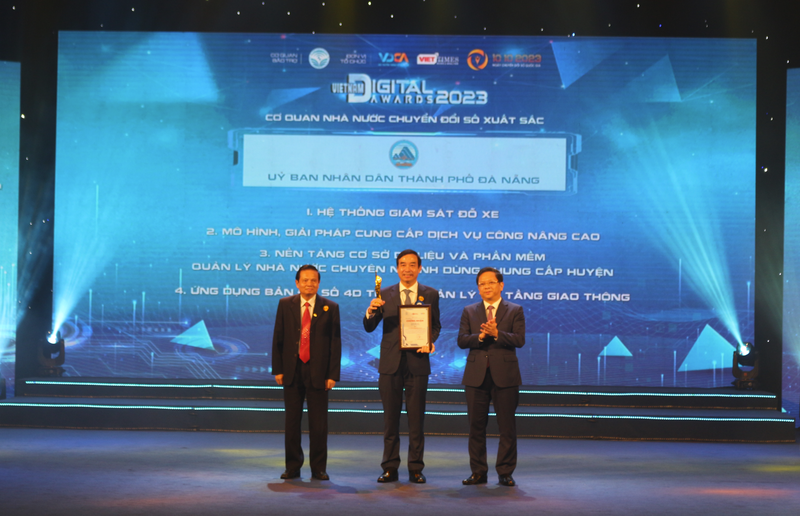 4 năm liên tiếp đạt Giải thưởng Chuyển đổi số Việt Nam-Vietnam Digital Awards năm 2023 ở hạng mục “Cơ quan nhà nước chuyển đổi số xuất sắc CCNN Da Nang 2.png