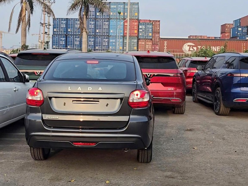 Lada Granta là mẫu sedan nhỏ nhất, giá dự kiến từ 360 triệu đồng 495560267_1132453708920314_5339526261470367947_n.jpg