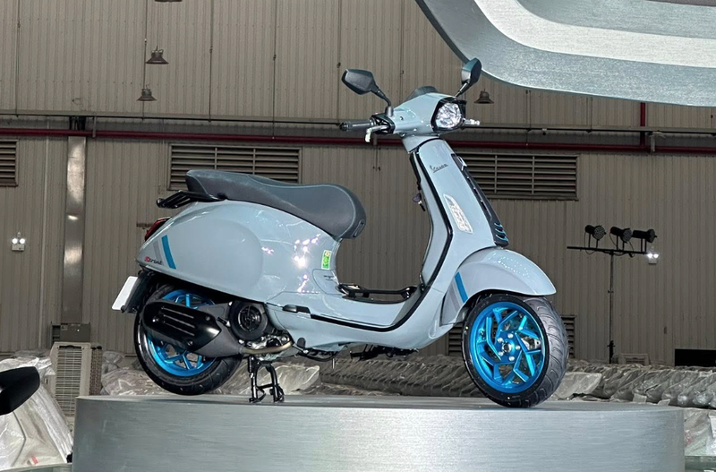 Vespa Sprint phiên bản mới 2025. Ảnh: Hà Anh Tú Ảnh chụp Màn hình 2025-05-16 lúc 8.23.37 CH.png