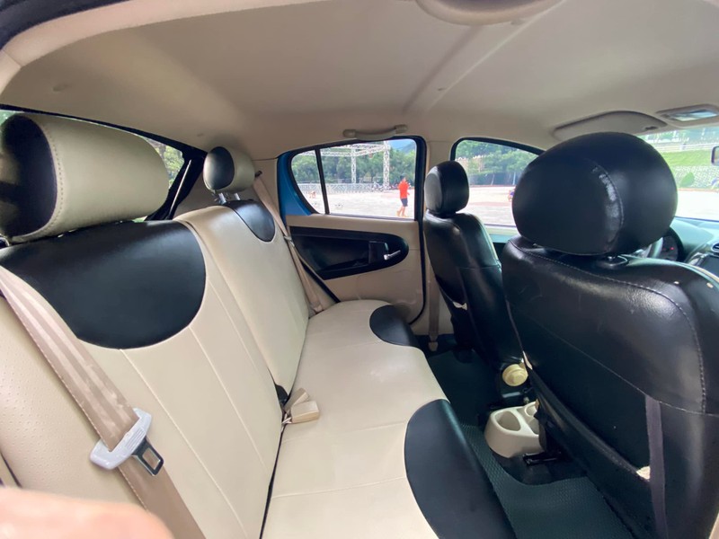 Hàng ghế sau của Tobe M’Car khá chật. Ảnh: Nguyễn Uy Phương 487492800_9919616944761222_3717008091980580845_n.jpg