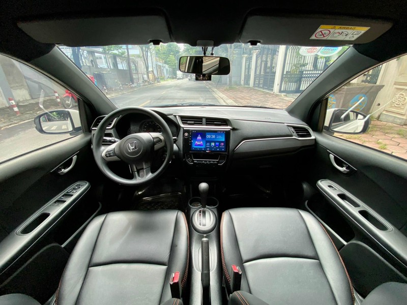 Nội thất Honda Brio 1.2G 2019. Ảnh: Minh Giang 476443658_1351788155953752_5004460857090050717_n.jpeg