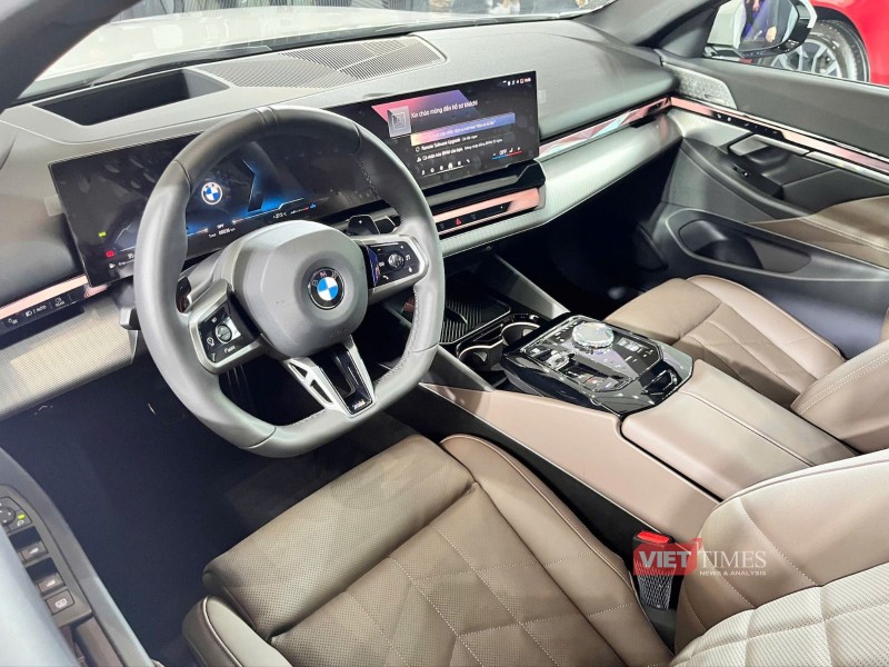 Nội thất BMW 530i gen-h-z6677130974430_8152cb493618e4277e5c963cb2382bff.jpg