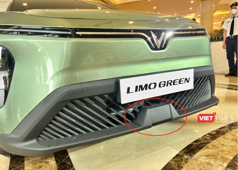 Phần nhựa phía trước cản xe VinFast Limo Green sẽ là nơi đặt cụm radar cho hệ thống ADAS trên phiên bản cao cấp. Ảnh chụp Màn hình 2025-06-09 lúc 9.12.09 SA.png