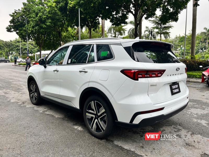 Đuôi xe không thay đổi. gen-h-z6909456378483_46d121f8b18ef594c0cdc92a47096594.jpg