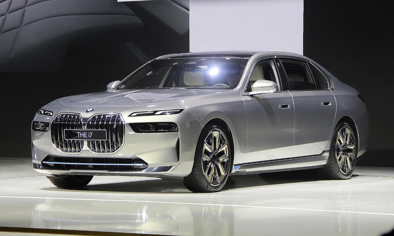 BMW i7 là mẫu sedan cỡ lớn chạy điện đầu tiên do Thaco phân phối. IMG-3132-1682543765.jpg