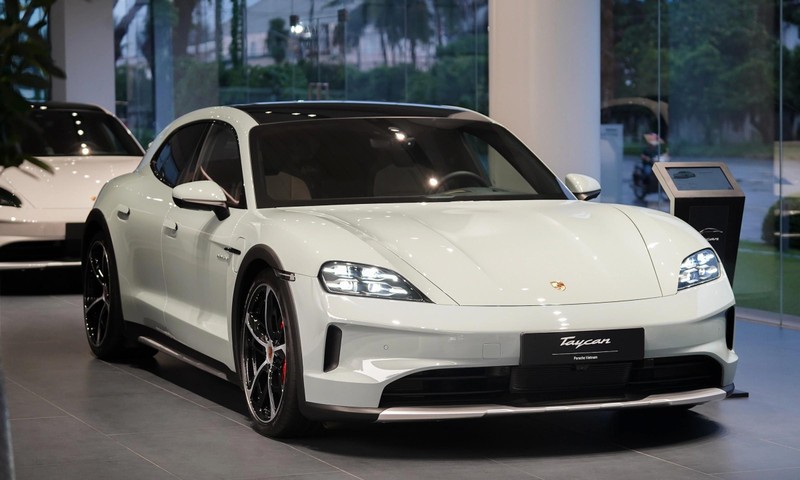 Porsche Taycan hiện vẫn là chiếc xe điện có khả năng tăng tốc nhanh nhất tại Việt Nam. Porsche-Taycan-Vnexpress-net-11-JPG.jpg