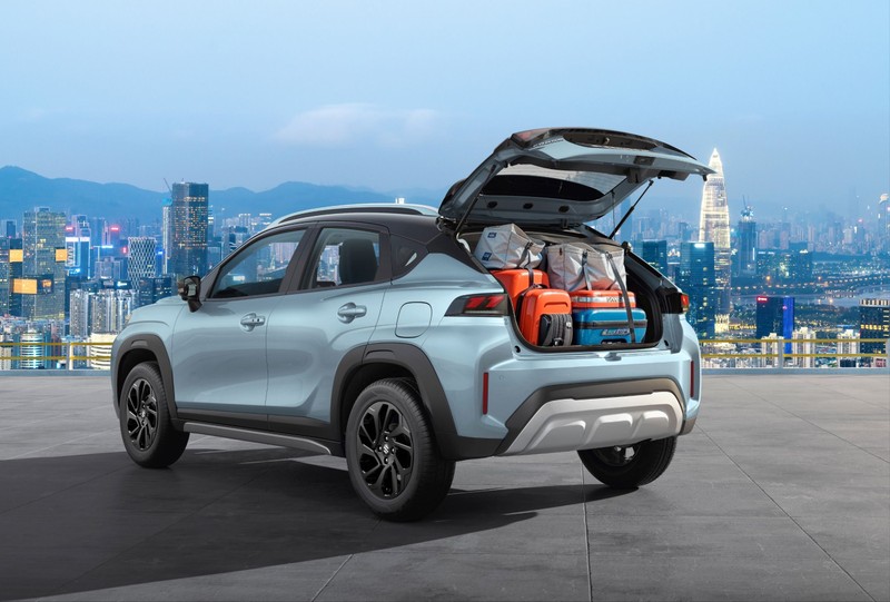 Suzuki Fronx có thiết kế đuôi kiểu CUV, khiến cốp sau bị hạn chế chiều cao, không hợp chở nhiều đồ đạc. 4.jpg