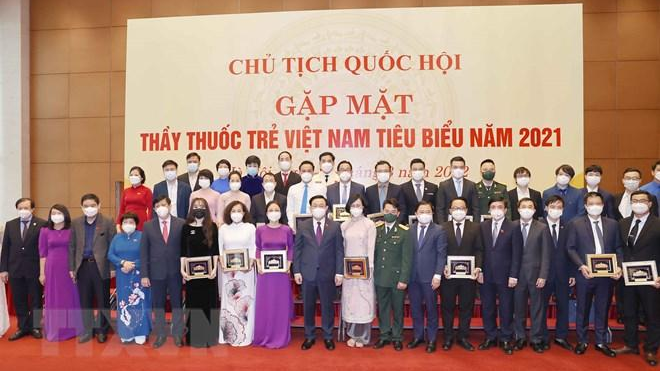 Chủ tịch Quốc hội Vương Đình Huệ chụp ảnh cùng với các đại biểu Chủ tịch Quốc hội Vương Đình Huệ chụp ảnh cùng với các đại biểu