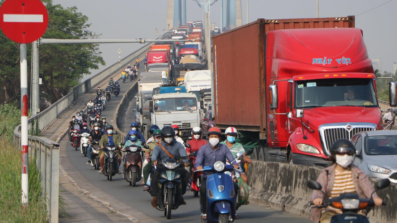 Ùn tắc giao thông kéo dài từ cầu Phú Mỹ, hướng về quận 7, TP Thủ Đức Ùn tắc giao thông kéo dài từ cầu Phú Mỹ, hướng về quận 7, TP Thủ Đức