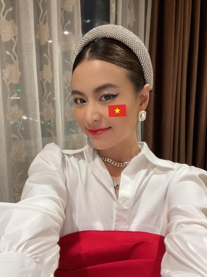 Ca sĩ Hoàng Thùy Linh