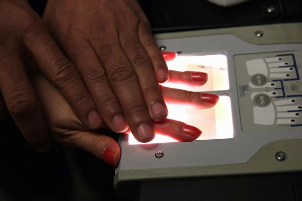 Nhiều nhà khoa học gốc Hoa tham gia “Kế hoạch ngàn người” đã trở thành đối tượng bị FBI theo dõi, giám sát Nhiều nhà khoa học gốc Hoa tham gia “Kế hoạch ngàn người” đã trở thành đối tượng bị FBI theo dõi, giám sát