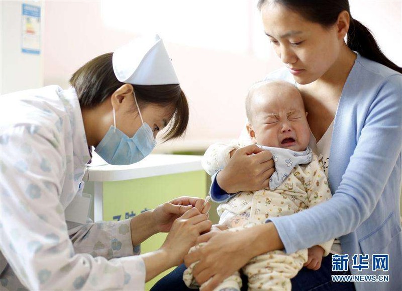 Mấy trăm ngàn trẻ em đã bị tiêm vào cơ thể những liều vaccine không đạt chất lượng Mấy trăm ngàn trẻ em đã bị tiêm vào cơ thể những liều vaccine không đạt chất lượng