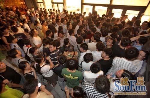 Cảnh tượng người Trung Quốc chen chúc mua nhà ở Mỹ mấy năm trước nay không còn nữa Cảnh tượng người Trung Quốc chen chúc mua nhà ở Mỹ mấy năm trước nay không còn nữa