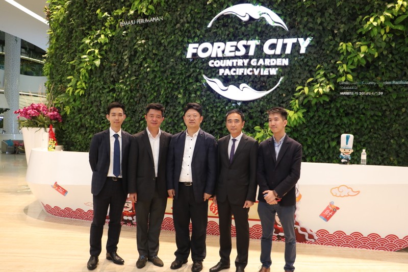 Đại sứ Trung Quốc tại Malaysia Sử Bạch Thiên (giữa) đến thăm Dự án Forest City