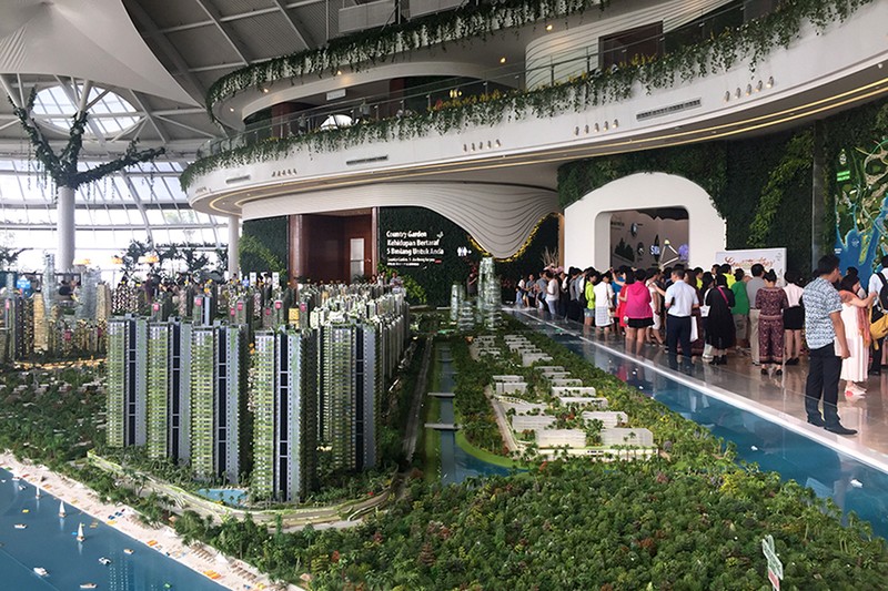 Khách Trung Quốc đến tham quan và mua nhà trong Dự án Forest City trước đây