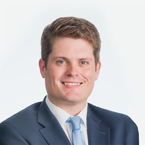 Chuyên gia kinh tế Clayton Allen của Tập đoàn Height Capital cho rằng, Mỹ có thể thực thi mức thuế quan mới muộn hơn, thay vì ngay trong tháng 9 Chuyên gia kinh tế Clayton Allen của Tập đoàn Height Capital cho rằng, Mỹ có thể thực thi mức thuế quan mới muộn hơn, thay vì ngay trong tháng 9