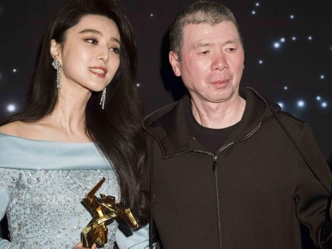 Phạm Băng Băng và đạo diễn Phùng Tiểu Cương bị dính vào tin đồn quan hệ tình ái và nghi án trốn thuế