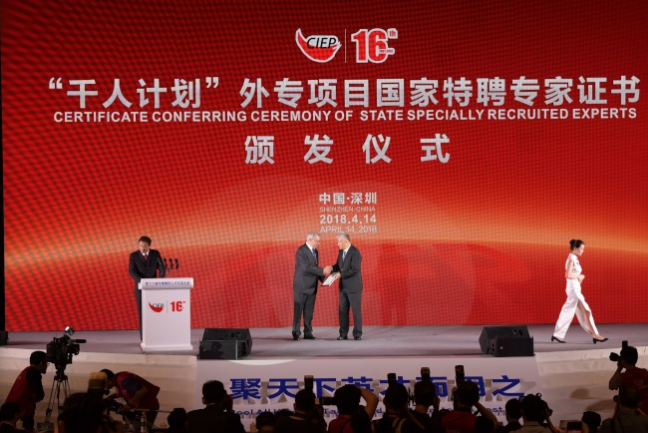 Việc về nước tham gia “Kế hoạch ngàn người” trở thành mối nguy hiếm đối với các nhà khoa học Mỹ gốc Hoa Việc về nước tham gia “Kế hoạch ngàn người” trở thành mối nguy hiếm đối với các nhà khoa học Mỹ gốc Hoa