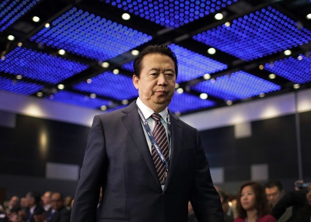 Dư luận cho rằng vụ việc của Mạnh Hoành Vĩ sẽ ảnh hưởng xấu đến hình ảnh Trung Quốc trên quốc tế Dư luận cho rằng vụ việc của Mạnh Hoành Vĩ sẽ ảnh hưởng xấu đến hình ảnh Trung Quốc trên quốc tế