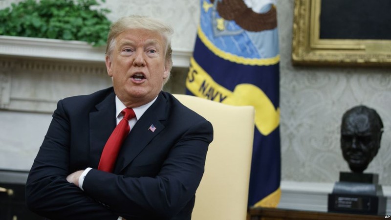 Ông Trump họp báo tại Nhà Trắng, tuyên bố sẽ tăng thuế đánh vào 267 tỷ USD hàng hóa Trung Quốc nếu Trung Quốc trả đũa biện pháp trừng phạt thuế quan của Mỹ Ông Trump họp báo tại Nhà Trắng, tuyên bố sẽ tăng thuế đánh vào 267 tỷ USD hàng hóa Trung Quốc nếu Trung Quốc trả đũa biện pháp trừng phạt thuế quan của Mỹ