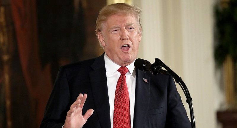 Ông Donald Trump cho rằng nguyên nhân gây nên tình trạng chứng khoán sụt giảm là do FED tăng lãi suất