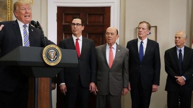 Ông Trump xây dựng cho mình một ê-kíp gồm những người cứng rắn với Trung Quốc. Ông Trump xây dựng cho mình một ê-kíp gồm những người cứng rắn với Trung Quốc.