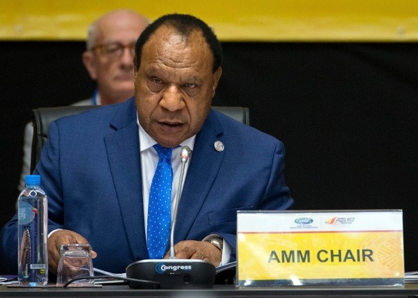 Ngoại trưởng Papua New Guinea Rimbink Pato. người kiên quyết từ chối gặp riêng các quan chức Trung Quốc