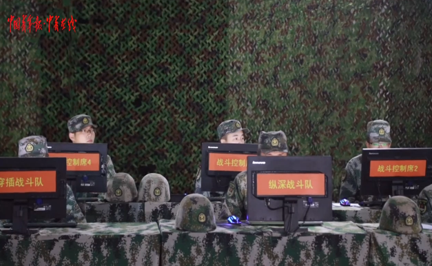 Hệ thống máy tính trong Sở chỉ huy được kết nối với các phương tiện chiến đấu Hệ thống máy tính trong Sở chỉ huy được kết nối với các phương tiện chiến đấu