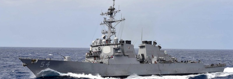 Khu trục hạm mang tên lửa đạn đạo Mc Campbell hoạt động trong eo biển Đài Loan. Khu trục hạm mang tên lửa đạn đạo Mc Campbell hoạt động trong eo biển Đài Loan.