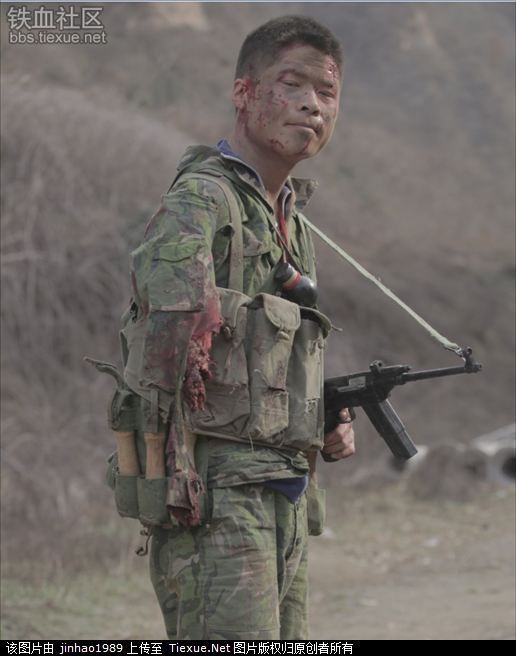 Một lính Trung Quốc bị thương nặng sau trận đánh. Ảnh tư liệu Trung Quốc.