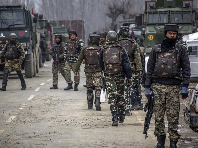 Quân đội hai bên Ấn Độ và Pakistan đã được đặt trong tình trạng báo động chiến tranh