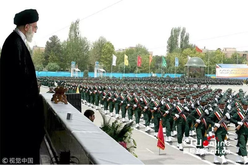 IRGC được đặt dưới sự chỉ huy trực tiếp của lãnh tụ tối cao Iran Ali Khamenei. IRGC được đặt dưới sự chỉ huy trực tiếp của lãnh tụ tối cao Iran Ali Khamenei.