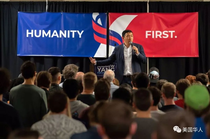 Ông Dương An Trạch diễn thuyết với khẩu hiệu tranh cử của mình Ông Dương An Trạch diễn thuyết với khẩu hiệu tranh cử của mình