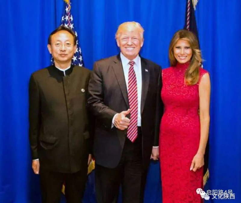Triệu Đào từng chi nhiều tiền để được gặp và chụp ảnh với vợ chồng ông Donald Trump Triệu Đào từng chi nhiều tiền để được gặp và chụp ảnh với vợ chồng ông Donald Trump