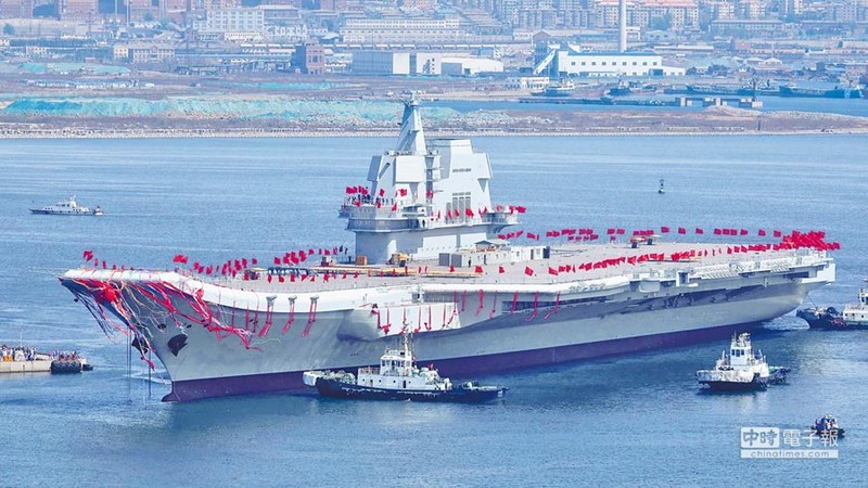 Tàu Type 001A, chiếc tàu sân bay đầu tiên do Trung Quốc đóng đang trong quá trình chạy thử Tàu Type 001A, chiếc tàu sân bay đầu tiên do Trung Quốc đóng đang trong quá trình chạy thử
