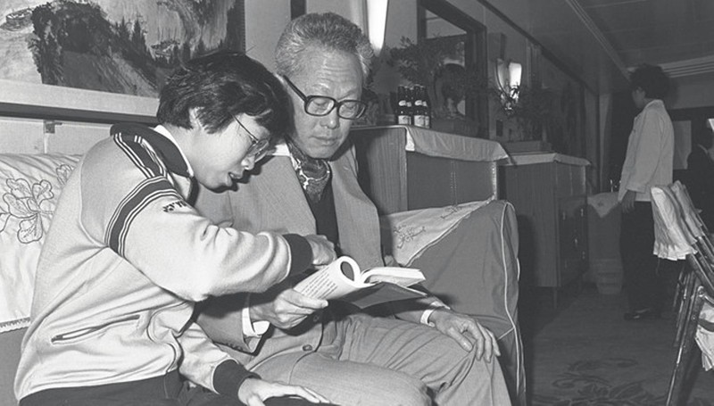 Bà Lý Vỹ Linh cùng cha, ông Lý Quang Diệu