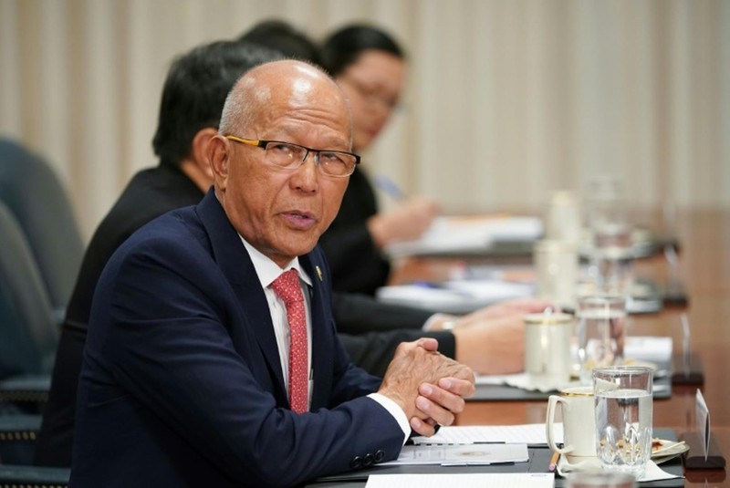 Bộ trưởng Quốc phòng Philippines Delfin Lorenzana lên án chiếc tàu Trung Quốc đã bỏ mặc, không đoái hoài tới tính mạng các ngư dân Philippinestrên chiếc tàu bị đâm chìm Bộ trưởng Quốc phòng Philippines Delfin Lorenzana lên án chiếc tàu Trung Quốc đã bỏ mặc, không đoái hoài tới tính mạng các ngư dân Philippinestrên chiếc tàu bị đâm chìm