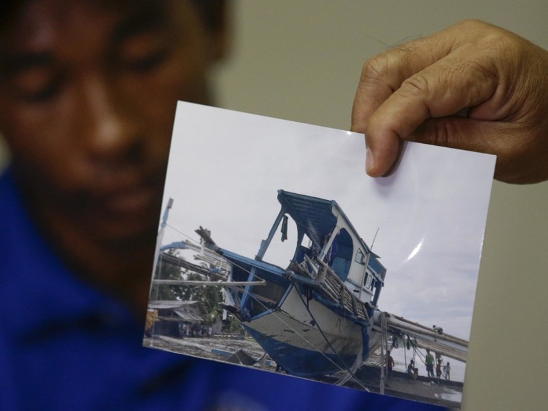 Chiếc tàu bị vỡ tan phần đuôi sau cú đâm rất mạnh Chiếc tàu bị vỡ tan phần đuôi sau cú đâm rất mạnh