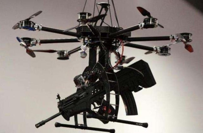 Máy bay không người lái cỡ nhỏ mang súng máy Máy bay không người lái cỡ nhỏ mang súng máy