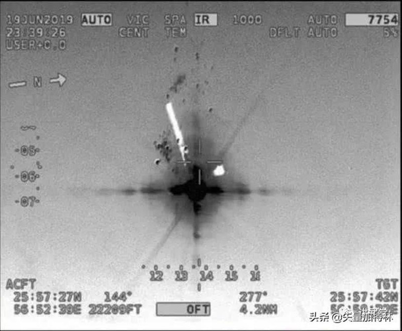 Hình ảnh chiếc RQ-4A BAMS-D bị tên lửa Iran bắn trúng Hình ảnh chiếc RQ-4A BAMS-D bị tên lửa Iran bắn trúng