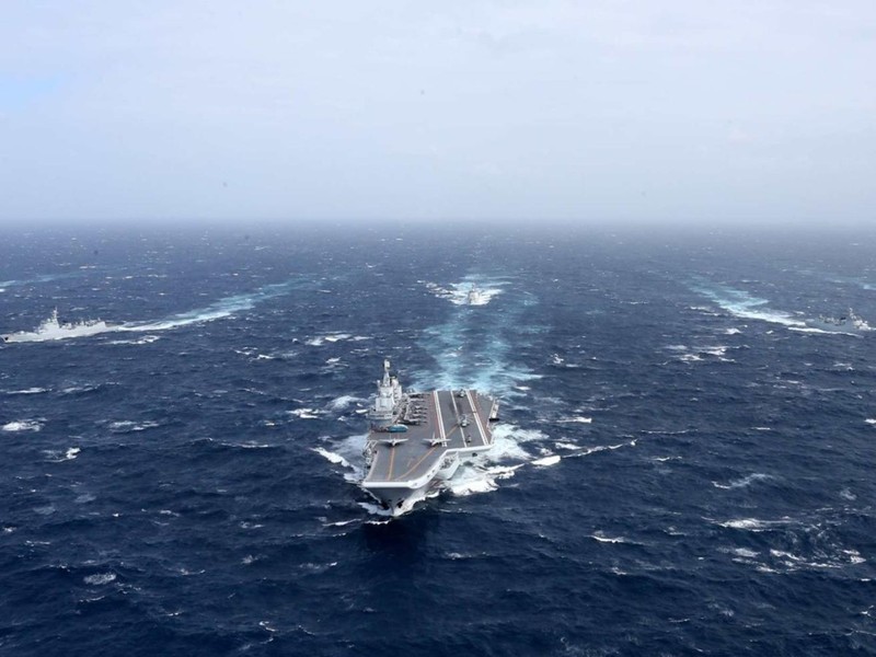 Biên đội tàu sân bay Liêu Ninh của Trung Quốc vừa rới khỏi Biển Đông