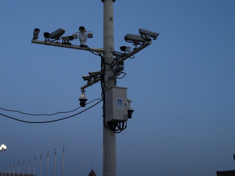 Được kết nối với hệ thống camera an ninh gắn khắp nơi, hệ thống nhận dạng người qua dáng đi sẽ giúp nhanh chóng phát hiện ra đối tượng cần tìm trong đám đông