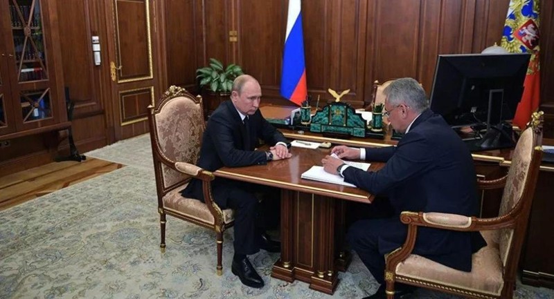 Tổng thống Nga Vladimir.Putin và Bộ trưởng Quốc phòng Sergei Shogun Tổng thống Nga Vladimir.Putin và Bộ trưởng Quốc phòng Sergei Shogun