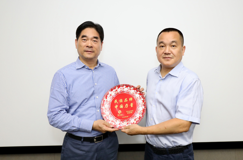 Vương Chấn Hoa từng được vinh danh nhiều danh hiệu vinh dự