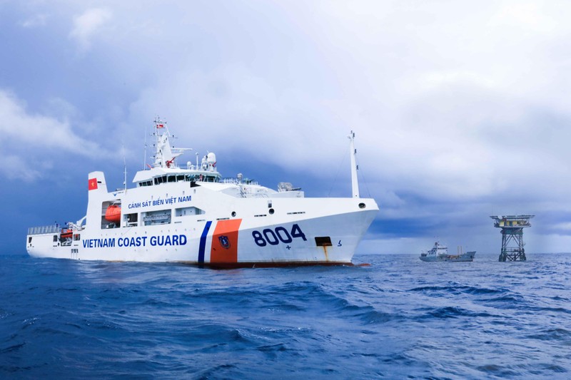 Tàu Cảnh sát biển Việt Nam tuần tra bảo vệ vùng biển thuộc thềm lục địa và Vùng đặc quyền kinh tế của Việt Nam